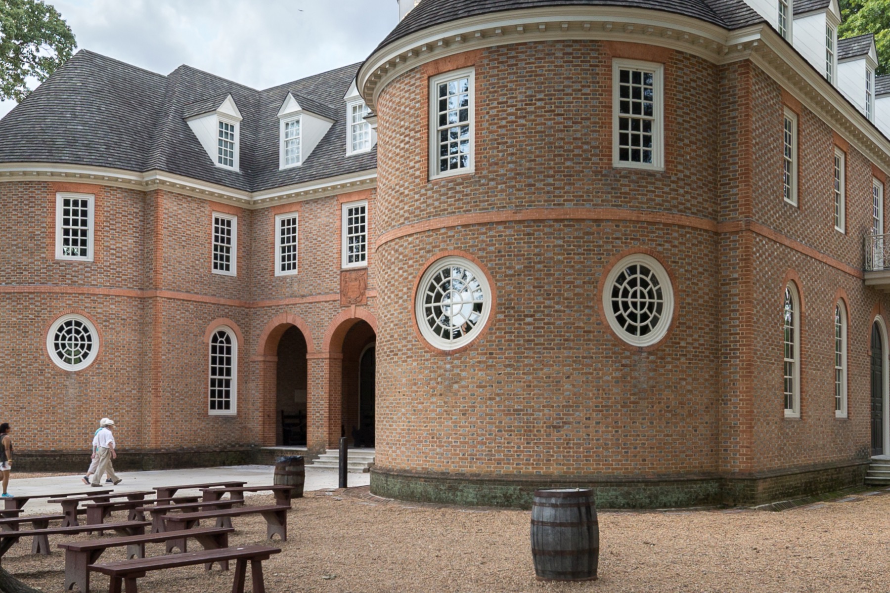 弗吉尼亚Colonial Williamsburg Historic Area内红砖Capitol建筑实景