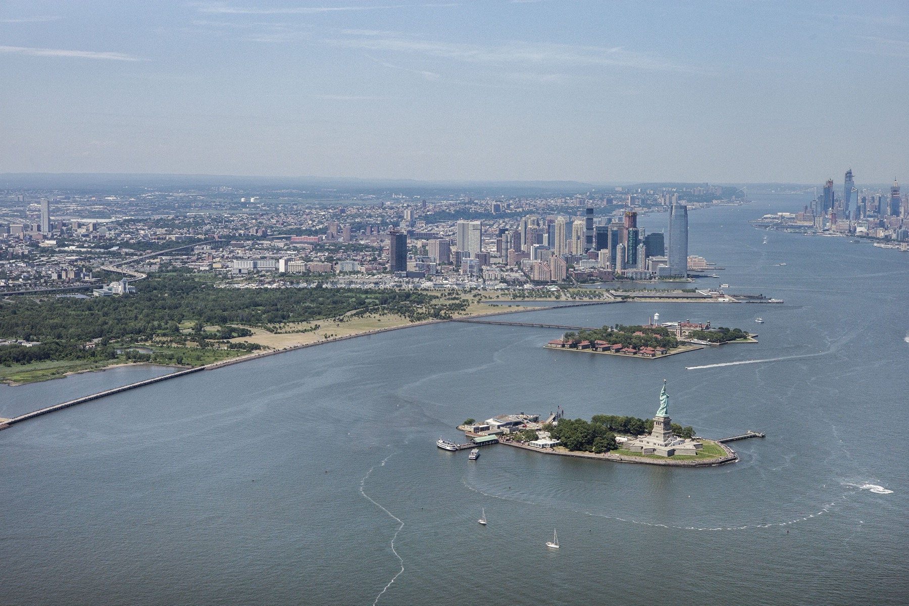 自由女神岛、Ellis Island、新泽西与纽约港航道航拍实景