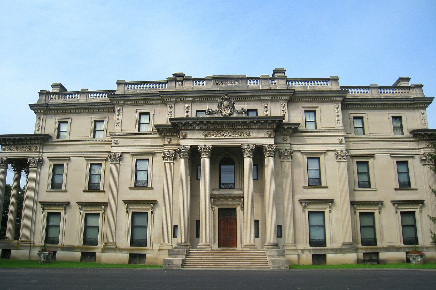 纽约州Hyde Park Vanderbilt Mansion石灰岩外墙、立柱与正门实景